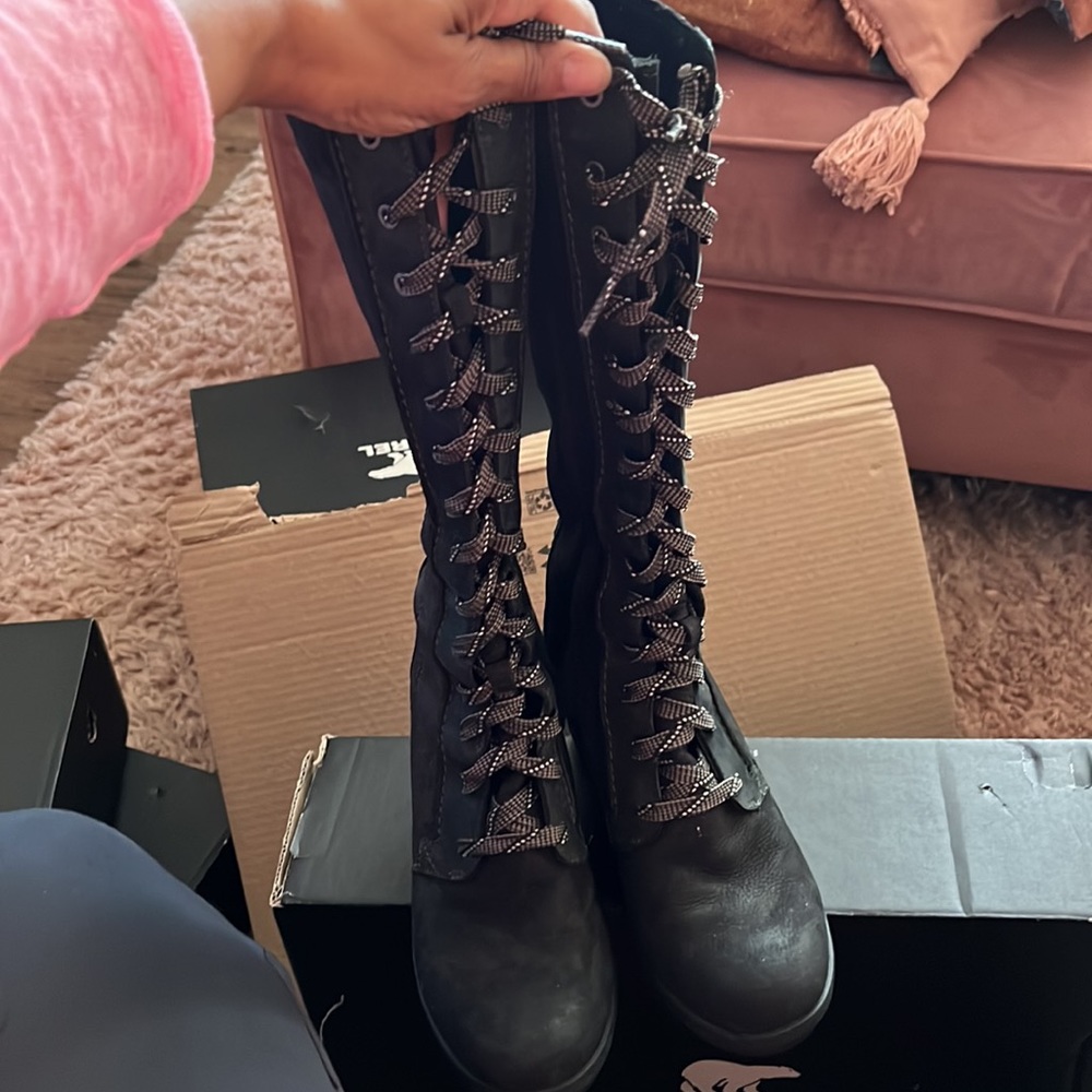 Size 9 Joan of Arctic Wedge ll Tall